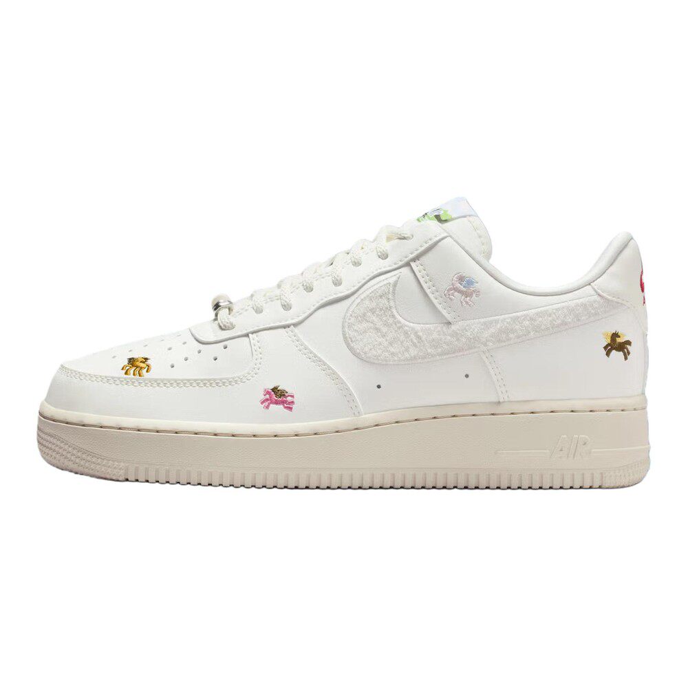 【六饼体育】Nike Air Force 1 07 马年限定 低帮 板鞋 女款 白色