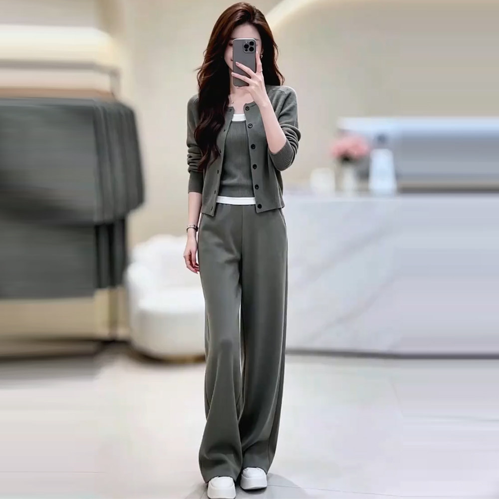 2026秋季女绿色高级感运动三件套