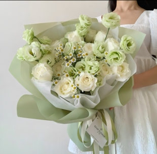 白玫瑰混搭洋桔梗生日鲜花深圳鲜花速递龙华宝安福田花店同城配送