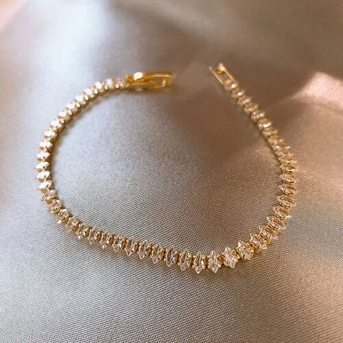 Luxurious Geometric Droplet Shaped Zircon Bracelet with A De
