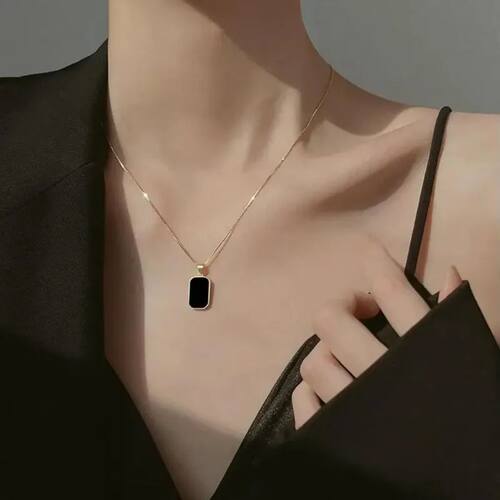 Black Minimalist Square Pendant Choker For Women Exquisite G
