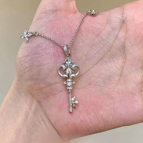 Women's Retro Iris Key Charm Necklace Minimalist Unique Desi