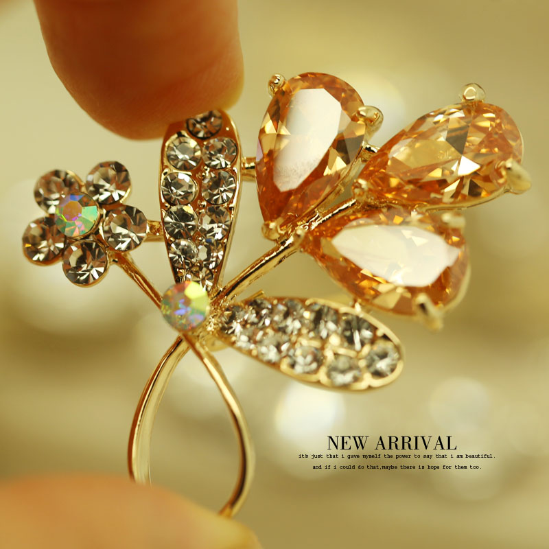 XZ511香槟色枯瓣花合成水晶胸针女高档气质胸花别针西装配饰潮新