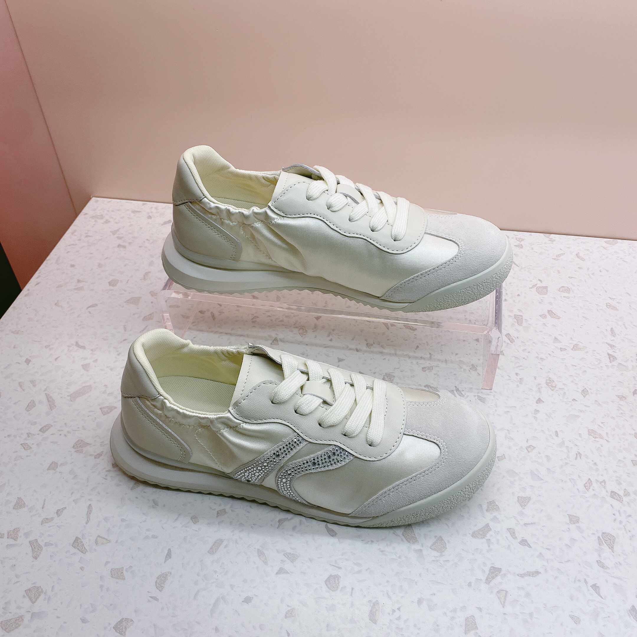 kisscat接吻猫2024春气质拼接阿甘鞋细钻休闲德训鞋女ka54171-50