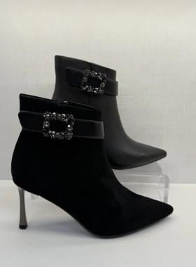 接吻猫2025秋冬新款尖头细跟时装瘦瘦靴水钻高跟女靴KA65717-81