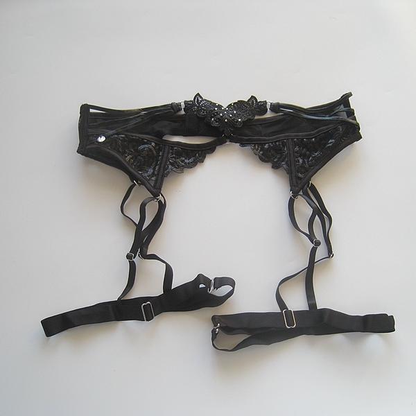 黑色中腰款涂层蕾丝拼网纱烫钻