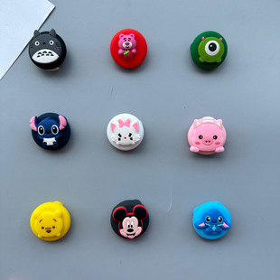 适用苹果Apple AirTag防丢器儿童保护软套胸针别针卡通装饰定位壳