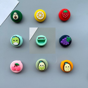 适用苹果Apple AirTag2二代防丢器儿童保护套卡针胸针卡通定位壳