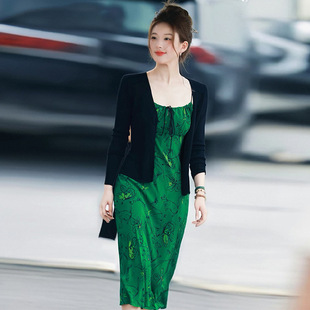 慕诗黛明星同款绿色芭蕾少女与蝴蝶印花桑蚕丝吊带连衣裙