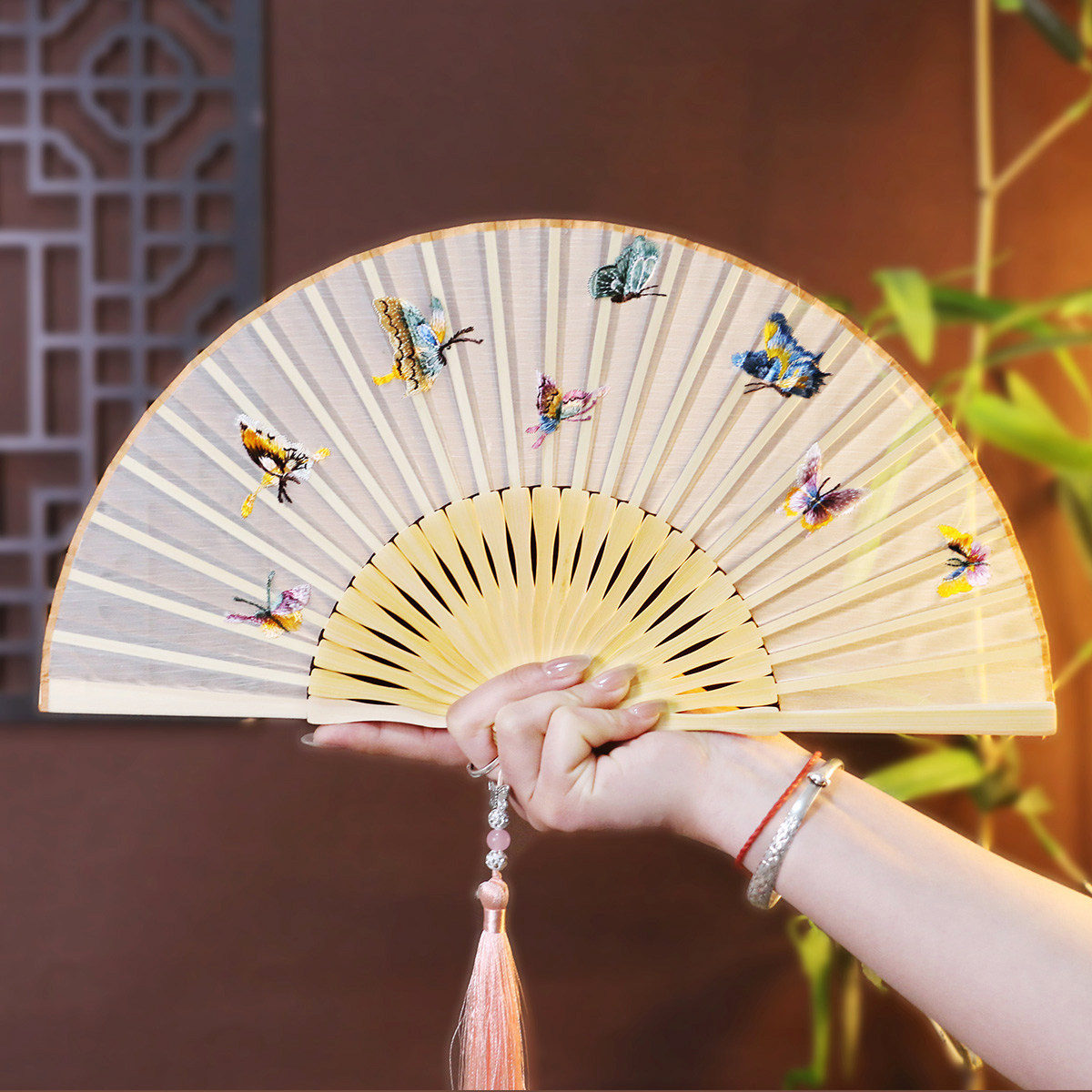 中国风女士刺绣扇子真丝蝴蝶折扇全竹古风汉服旗袍舞蹈扇非遗礼品