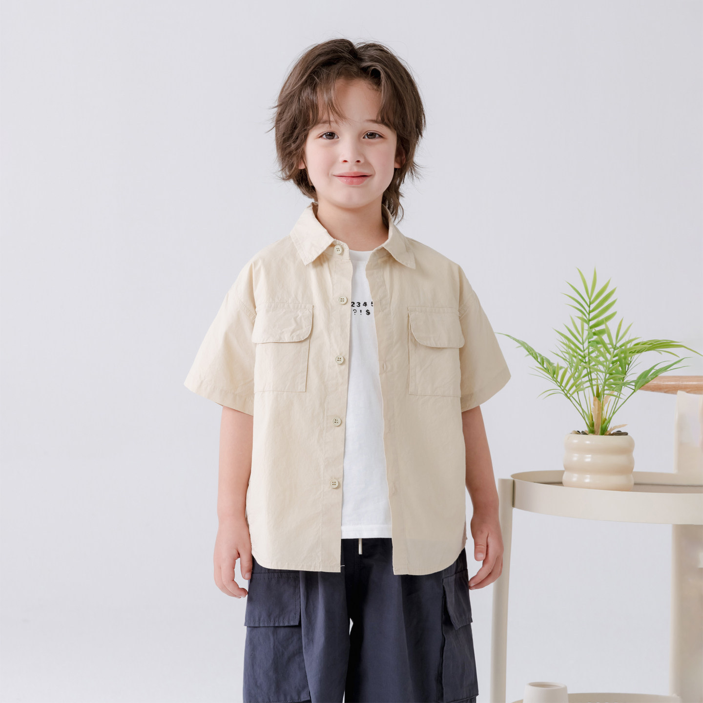 哈依鲁2026夏季新款男童短袖衬衫儿童中大童衬衣时尚纯棉纯色上衣