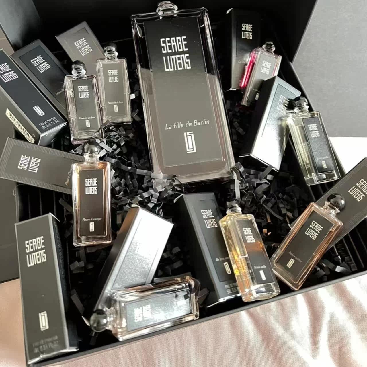Serge Lutens芦丹氏孤女修女八月夜桂花大写檀香柏林少女香水小样