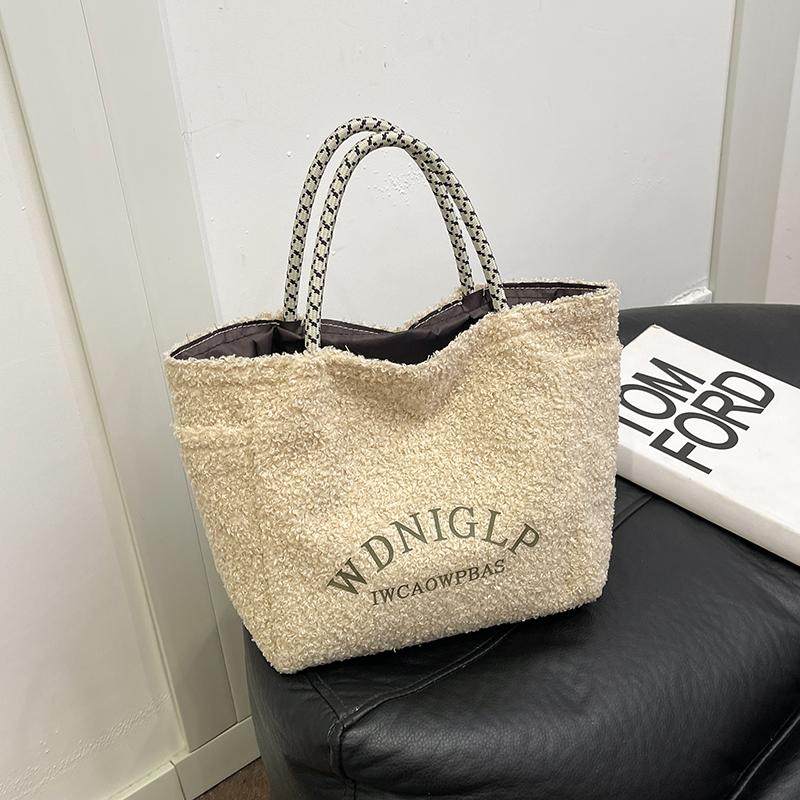 2025秋冬新款毛绒手提小包时尚百搭购物袋简约外出手拎女士便当包