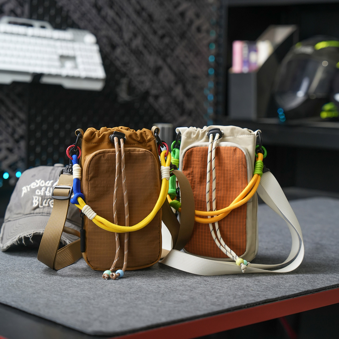 日系多巴胺轻便斜挎水壶手机包图片