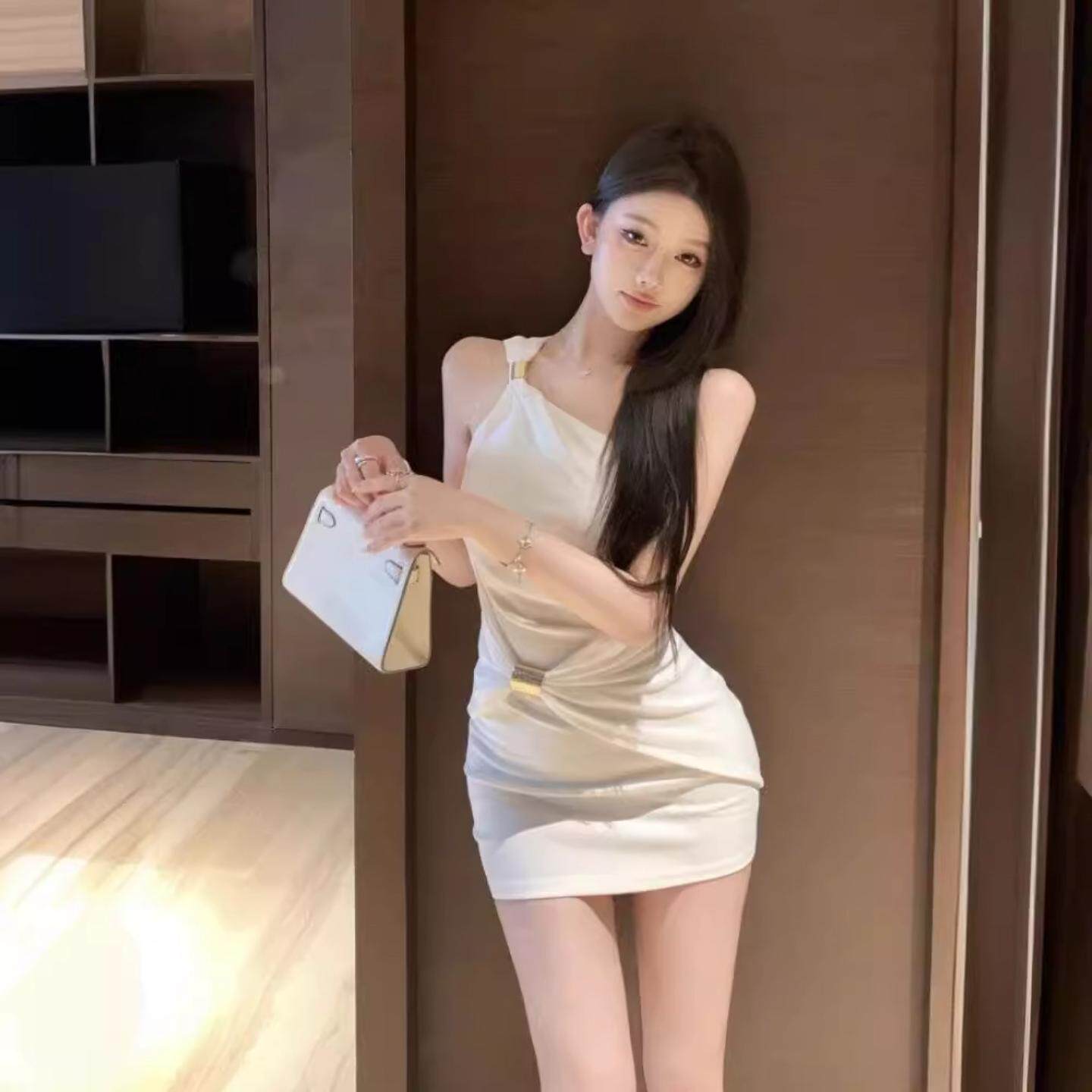 性感辣妹风斜肩吊带连衣裙女夏季