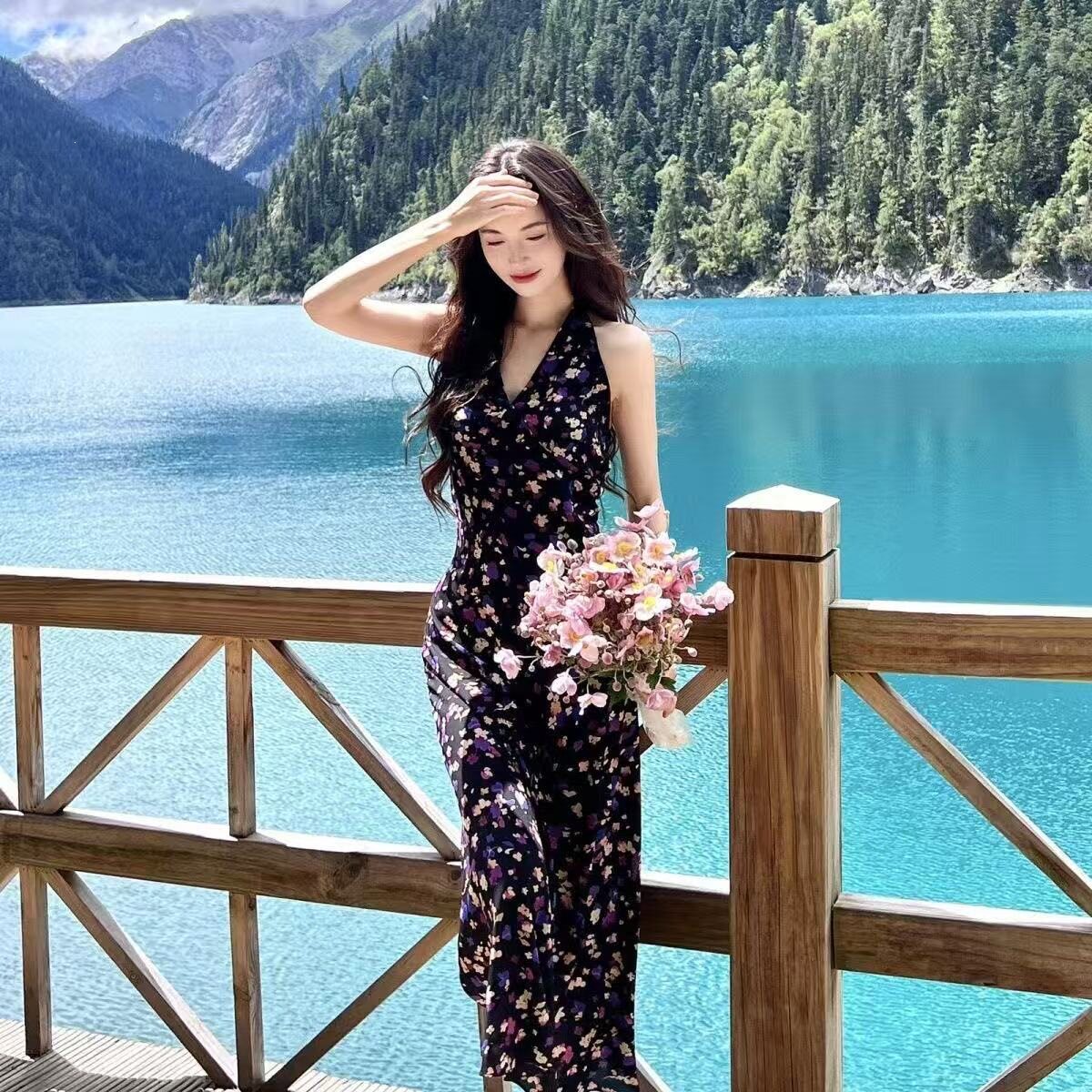 夏日碎花吊带收腰显瘦连衣裙