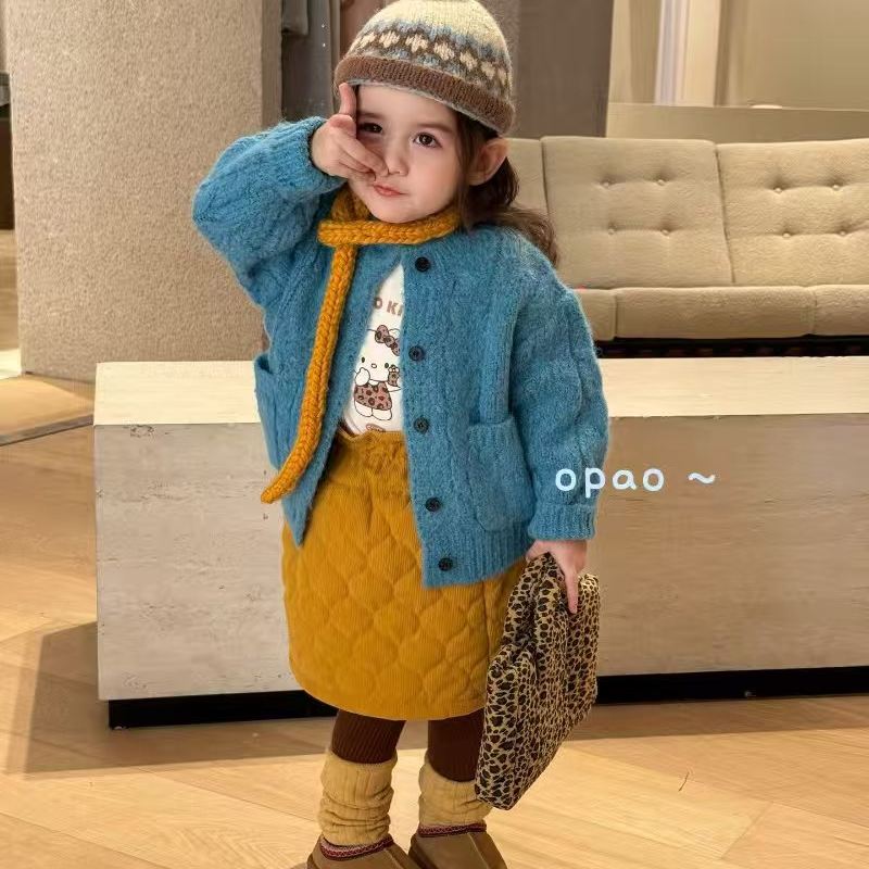 opao  显白蓝色针织开衫+黄色压棉半裙