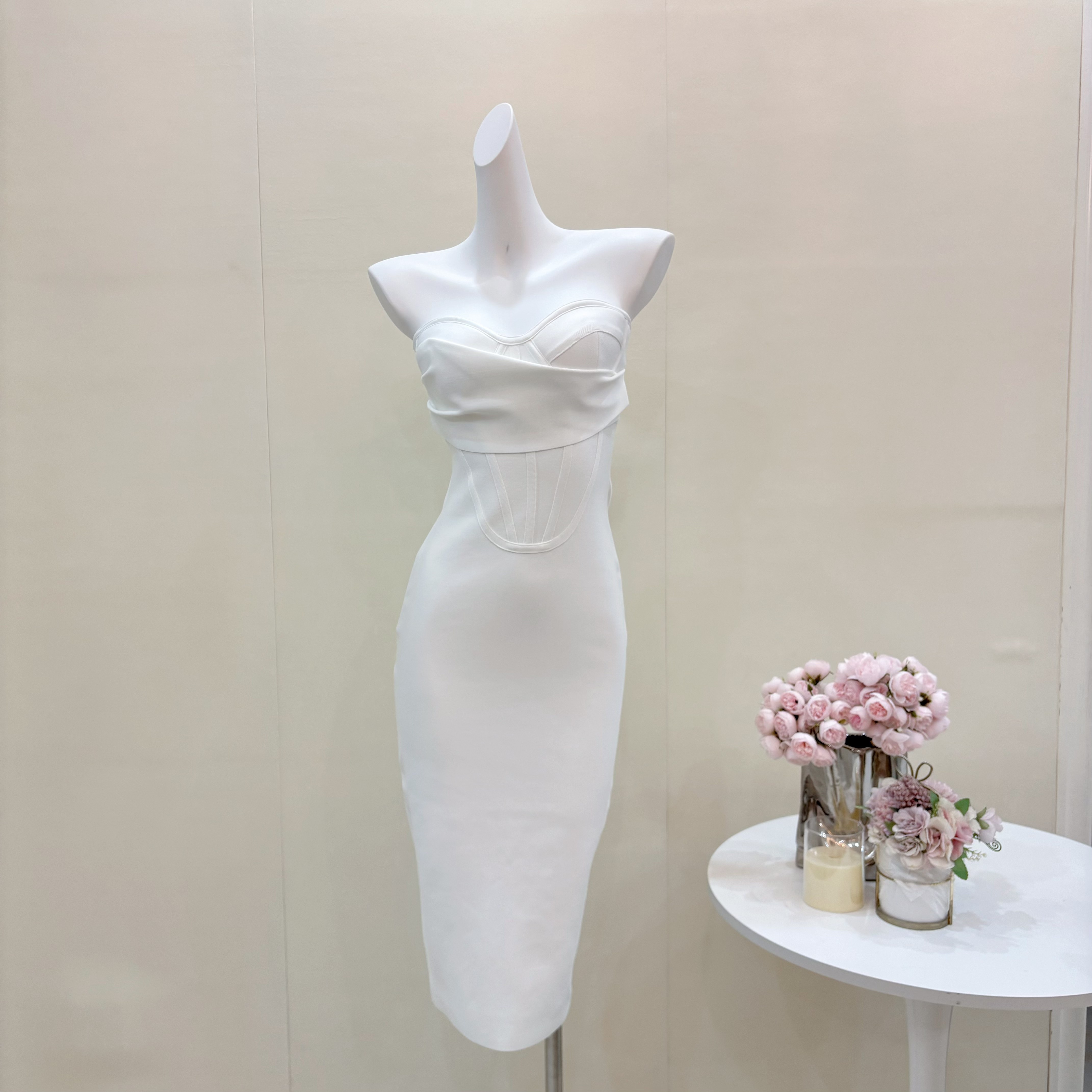 白色抹胸鱼骨束腰绷带连衣裙轻奢名媛性感宴会中长裙生日小礼服