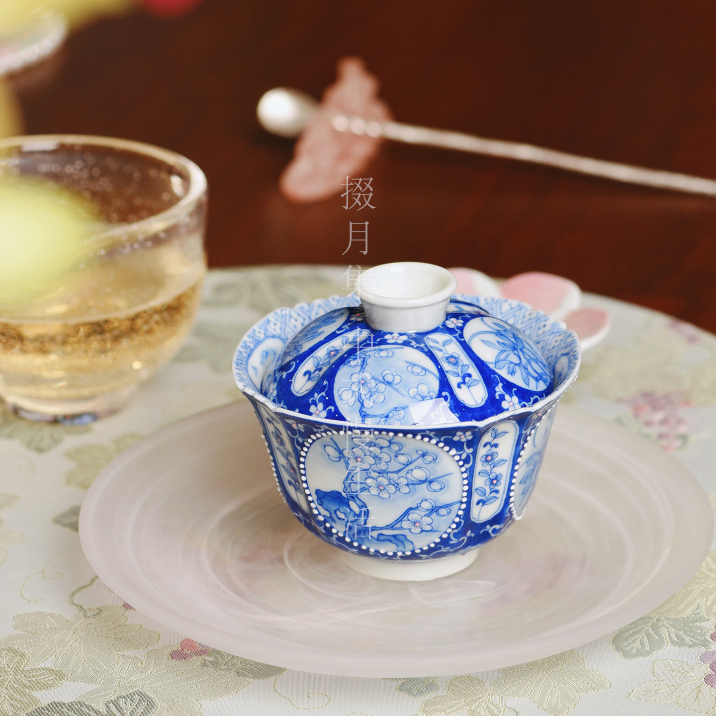 青樵轩四方盖碗四季大容量盖碗茶具春和景明重工内绘异型雕刻青花