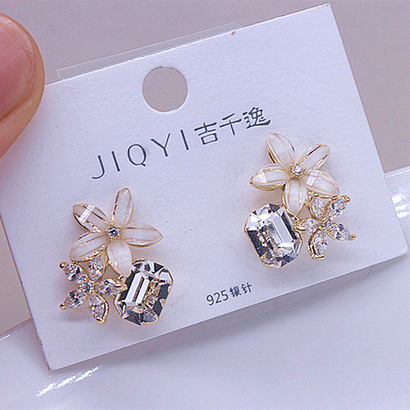轻奢高级感气质大气花朵瓣耳环女小众独特水晶耳钉耳饰新款爆款,饰品/流行首饰/时尚饰品新,耳环,淘宝优惠券,粉丝福利购,淘宝优惠卷