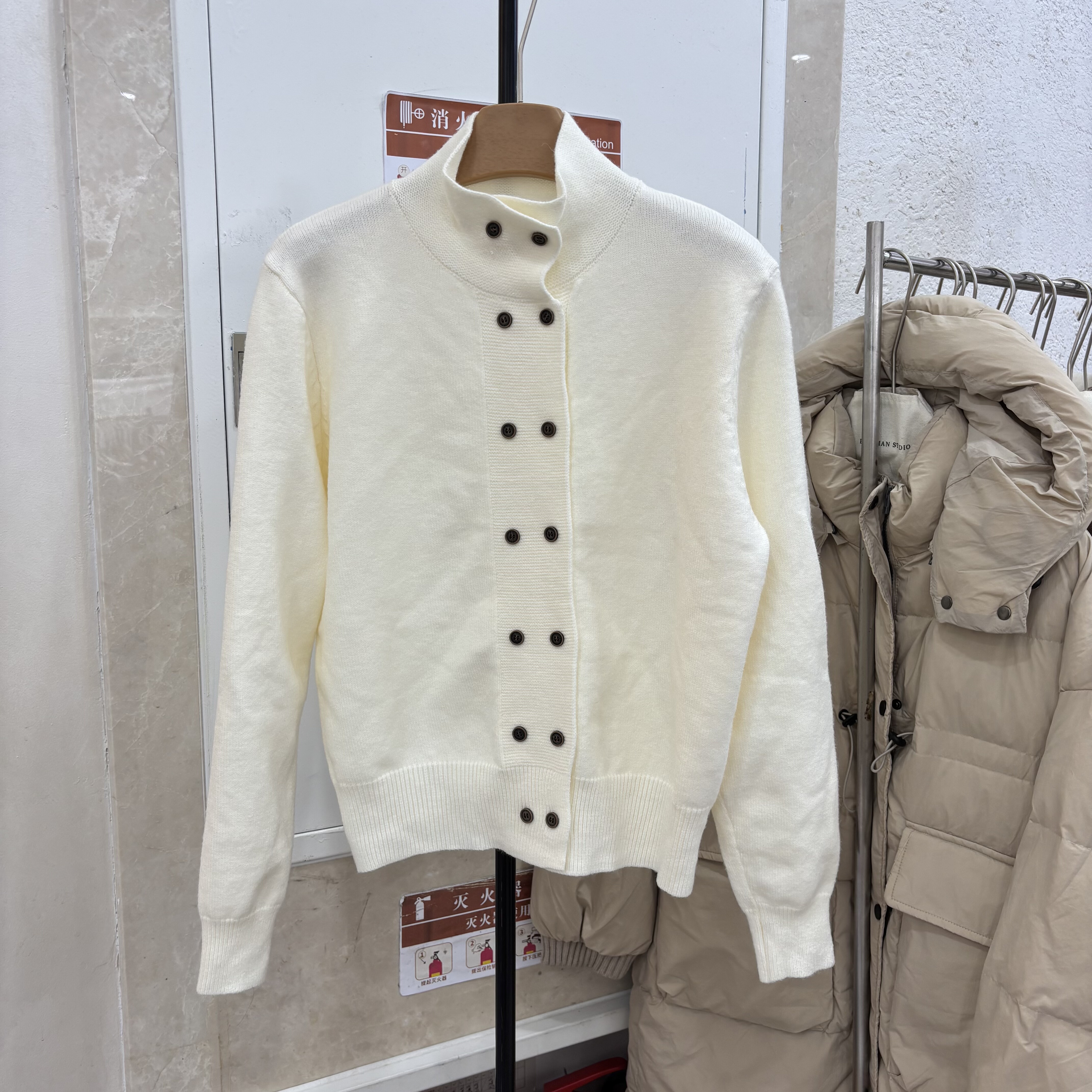 2025冬款韩版时尚半高领双排扣针织开衫女百搭显瘦毛衣外套潮上衣