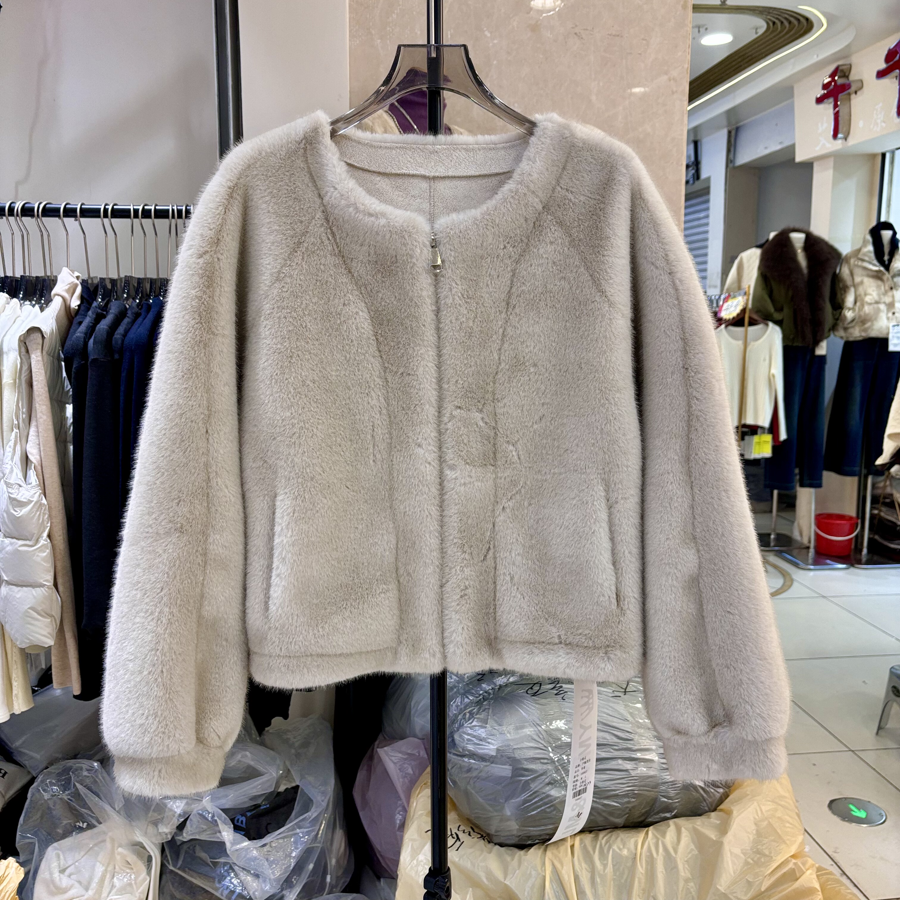 2025冬季新款韩版宽松显瘦圆领仿水貂毛皮草外套女短款毛毛上衣潮