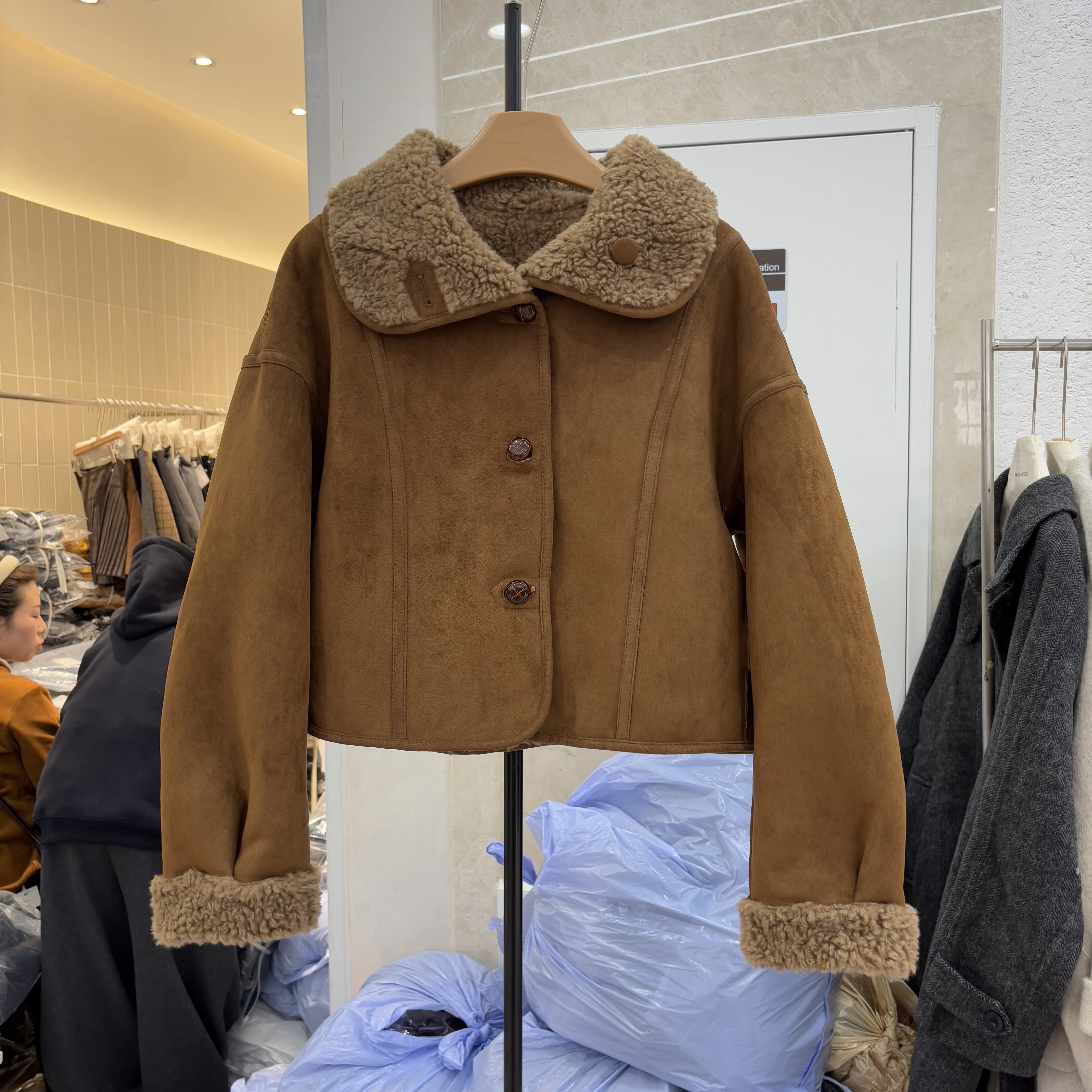 2025秋冬新款韩版宽松显瘦百搭皮毛一体外套女短款加厚保暖上衣潮