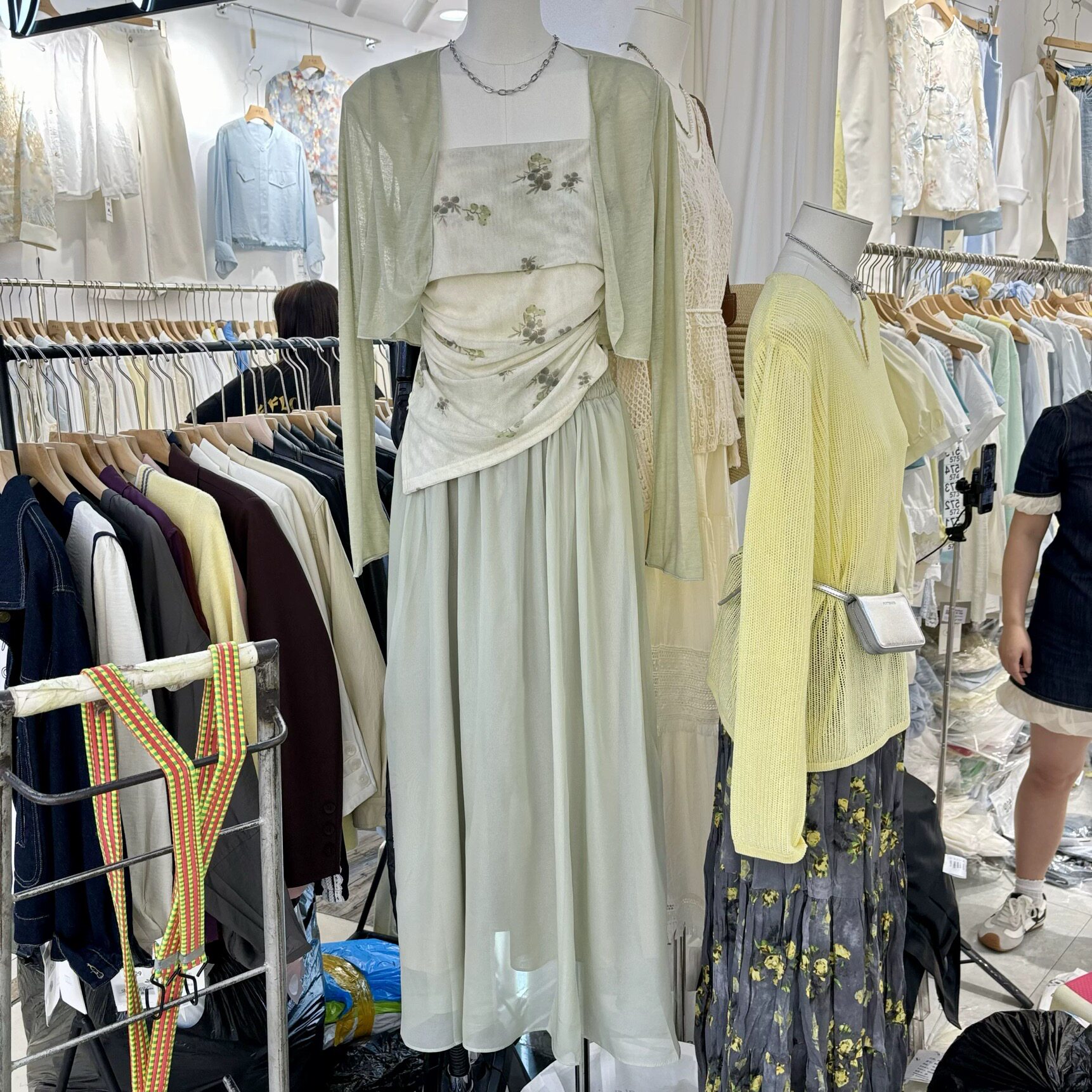 2026夏季新款国风复古吊带衫+浅绿圆领防晒衣+浅绿色垂感半身裙