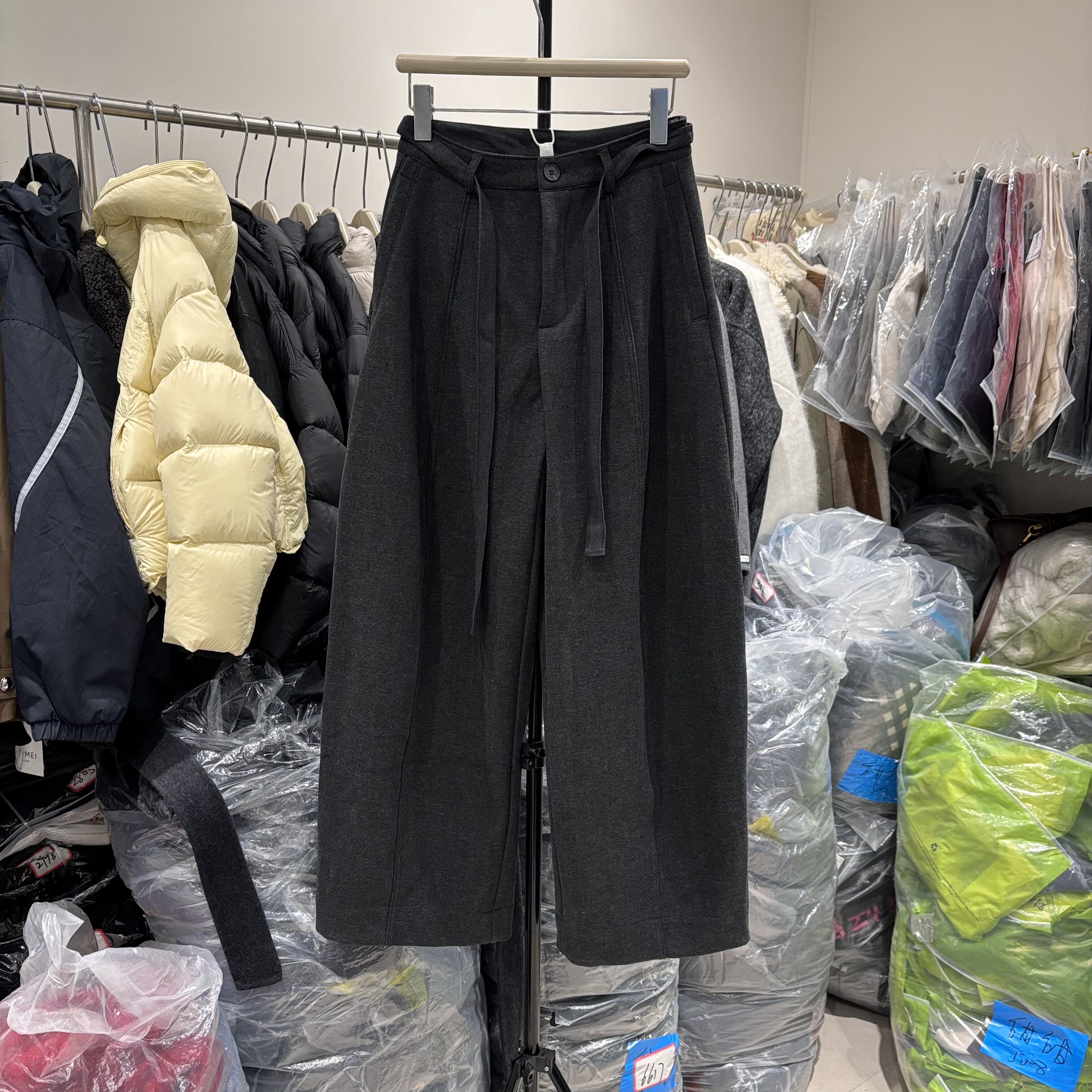 卡麦2025冬新款韩版时尚加绒加厚休闲裤女高腰西装裤弯刀裤67117