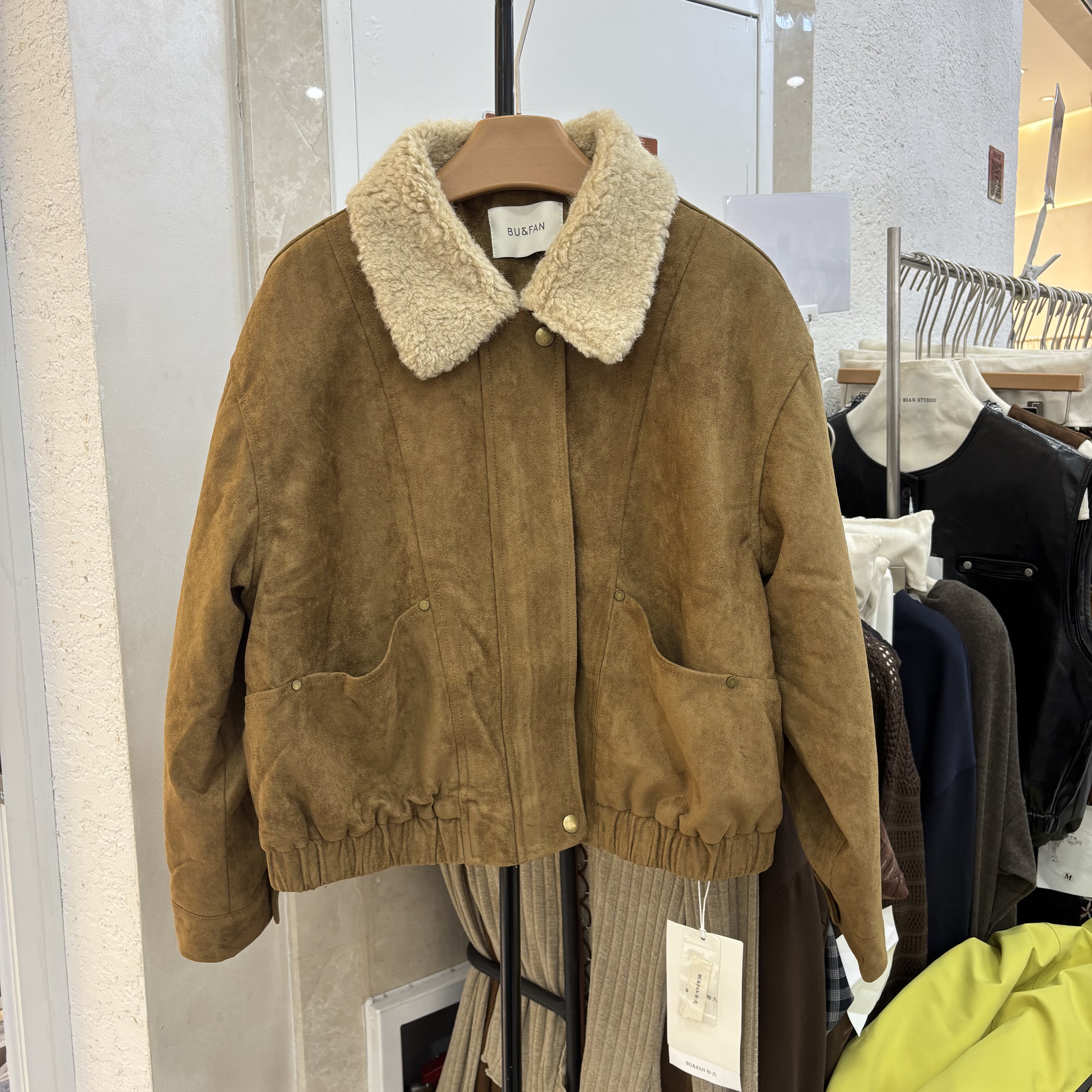 复古羊羔毛翻领夹棉麂皮绒外套女2025冬季新款宽松休闲棉衣机车服