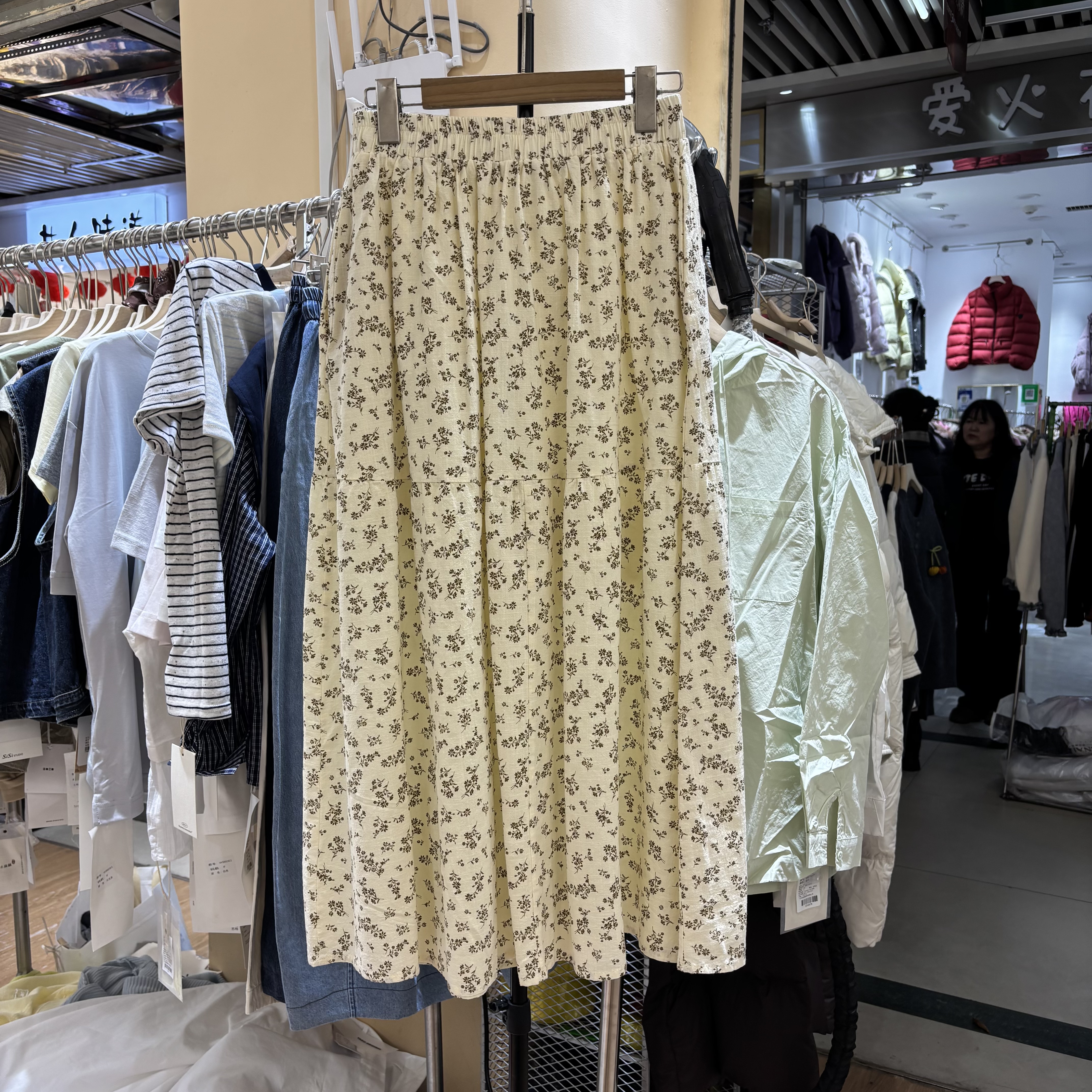 法式碎花半身裙女2026春新款巨好看的春秋穿搭a字中长款裙子