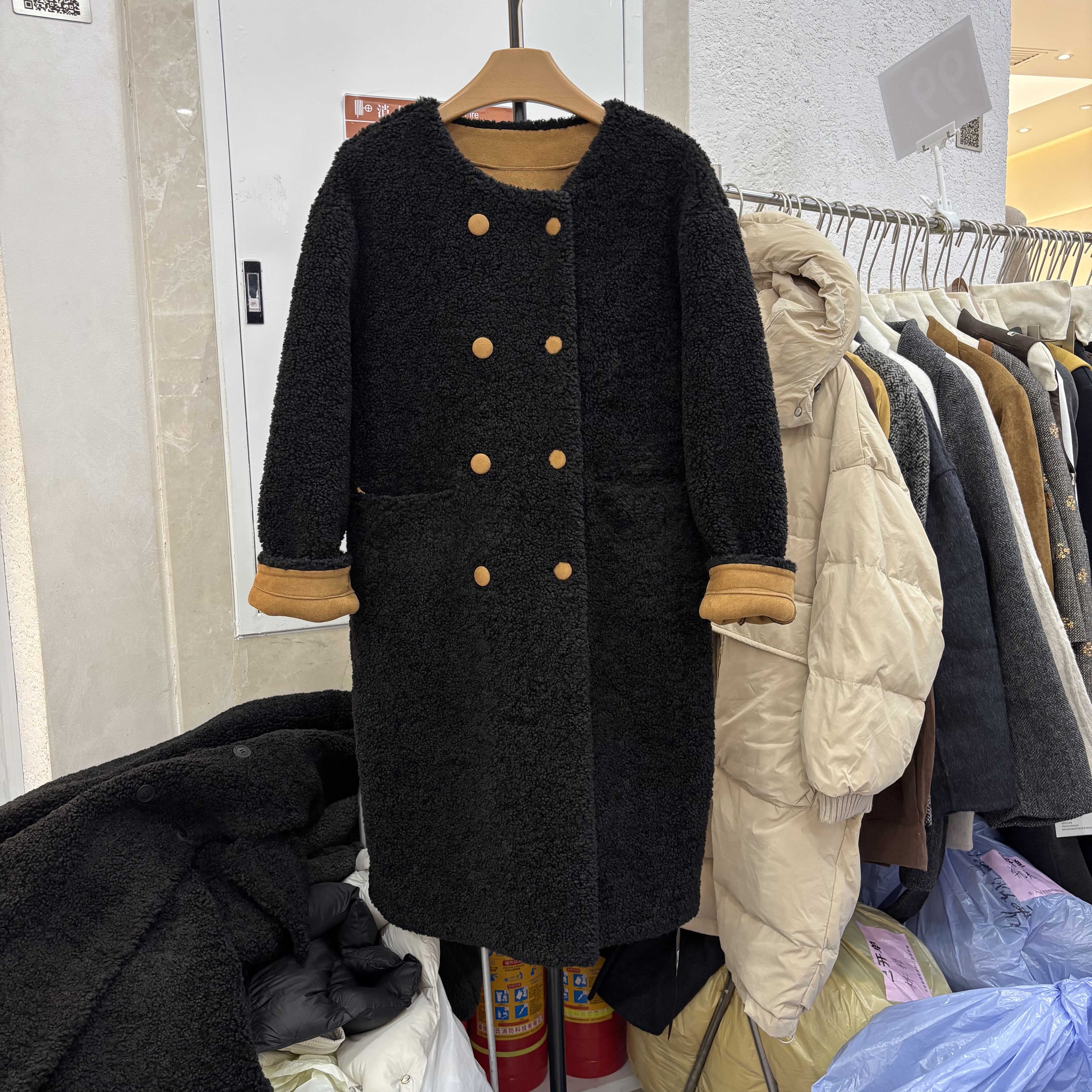 2025冬季新款圆领双排扣羊羔毛外套女韩版中长款皮毛一体大衣6053