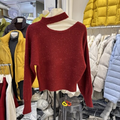 韩系温柔风圆领挂脖亮片针织衫女2025冬季小心机时髦百搭毛衣