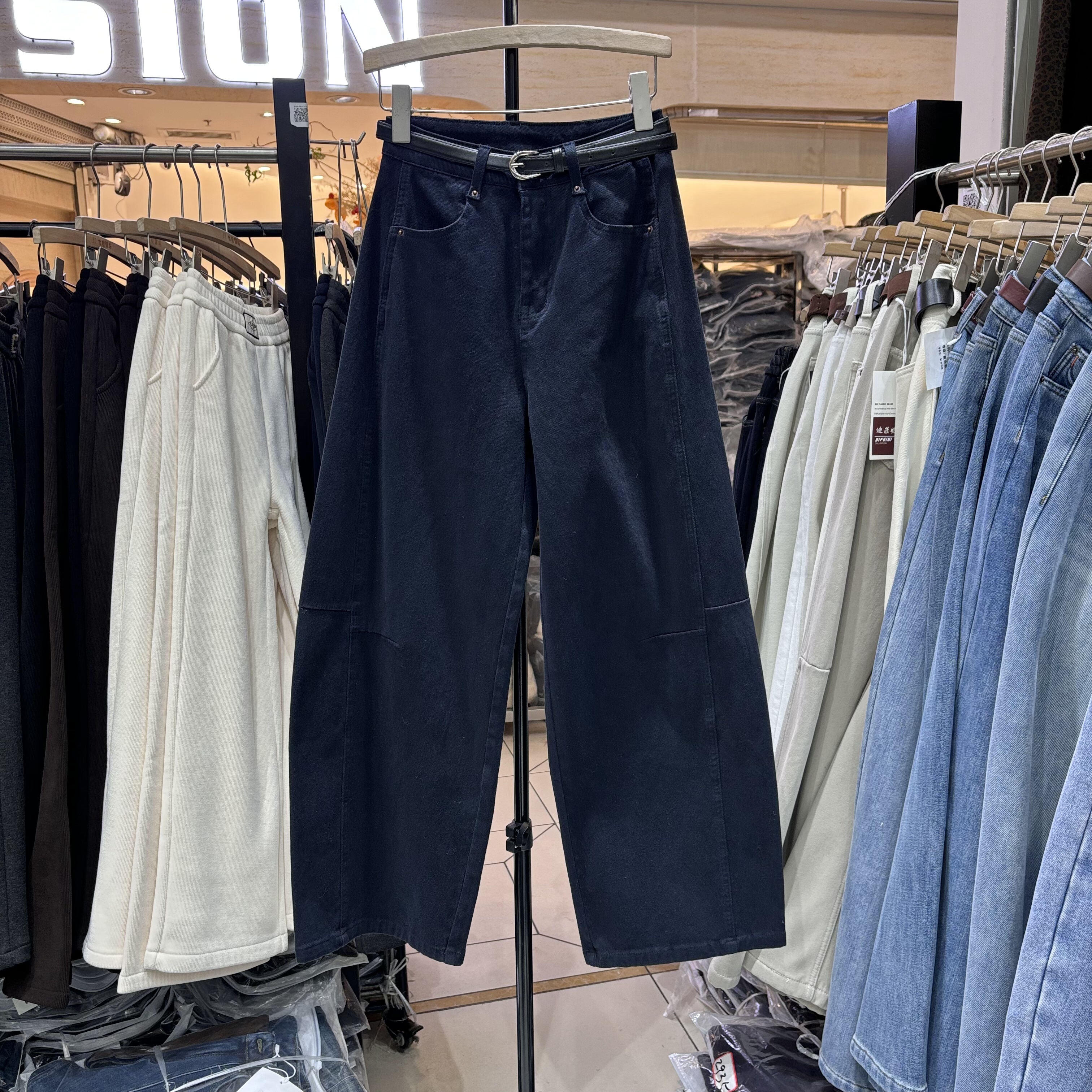 欧货藏青色牛仔裤女2025秋冬弯刀裤宽松休闲显瘦流行爆款直筒2933