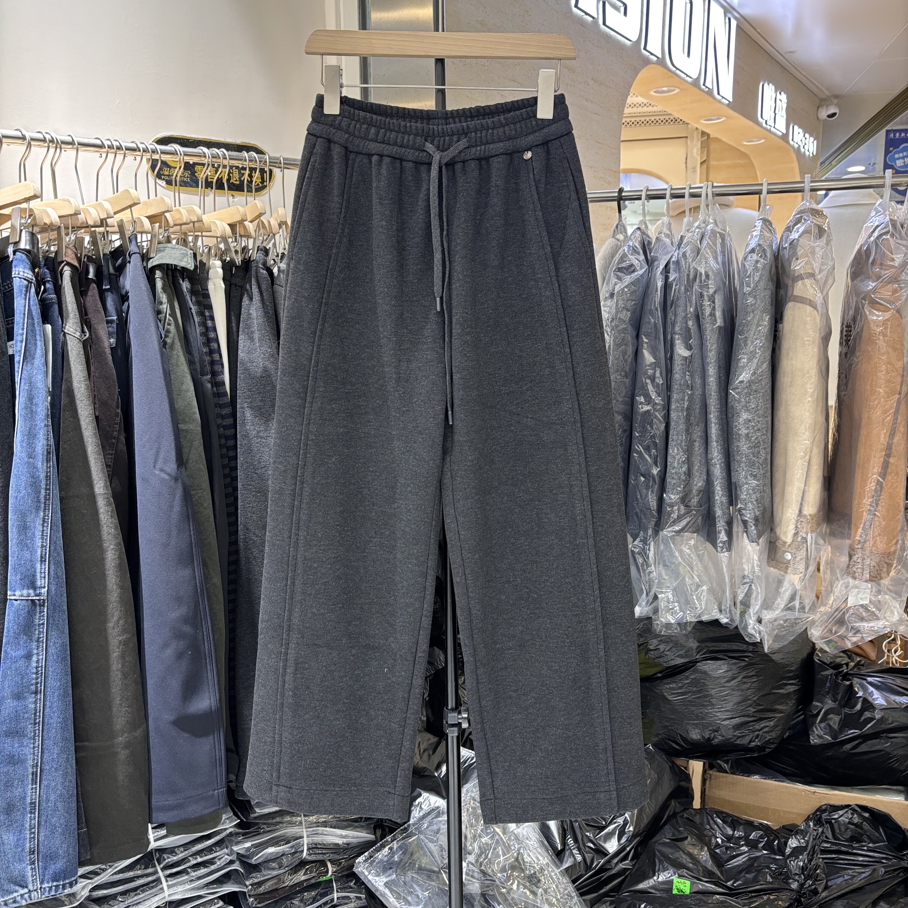 欧货2025冬款加绒加厚松紧腰抽绳直筒裤女宽松显瘦休闲阔腿弯刀裤