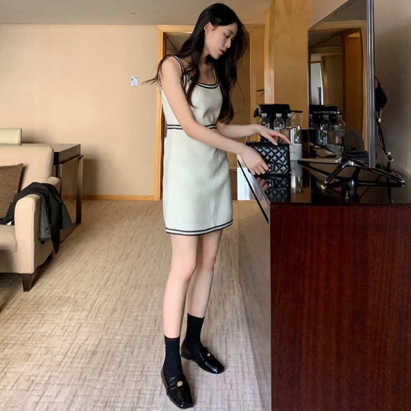 22春夏~holic时尚百搭淑女范小香风花边低圆领修身吊带连衣裙短款