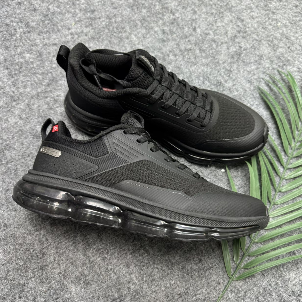 安踏弹力胶跑步鞋男鞋2026春季新款轻便减震运动鞋子112615501