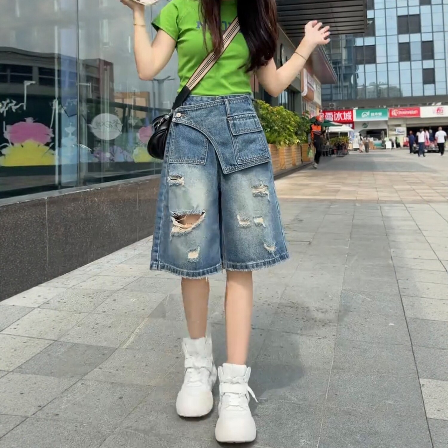 夏季大码破洞显瘦牛仔五分裤女图片