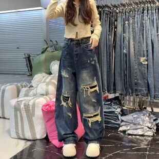 大码破洞弯刀牛仔裤女秋季2026新款胖mm显瘦宽松美式阔腿直筒裤子