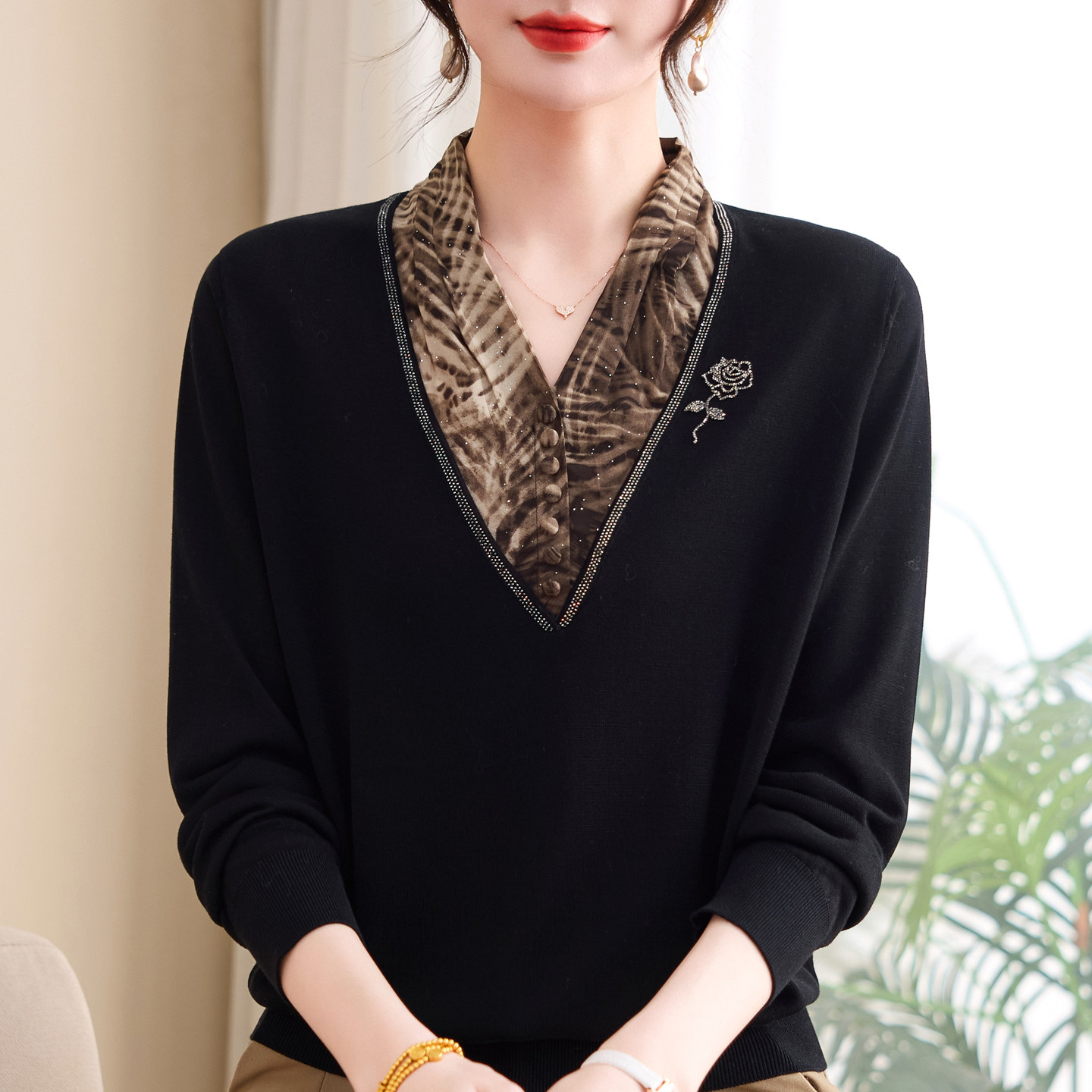 鄂尔多斯市妈妈春装上衣2026新款针织小衫中老年春装薄款打底衫女