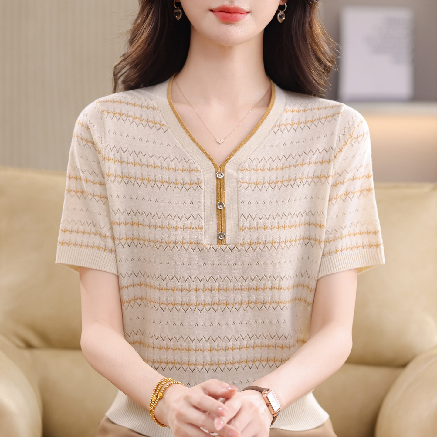 年轻妈妈款夏装短袖2026新款V领冰丝t恤女士中年妇女夏季针织半袖