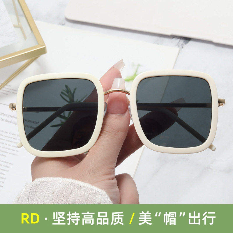 时尚新款小女生防晒太阳眼镜网红百搭显脸小墨镜女防紫外线树脂片