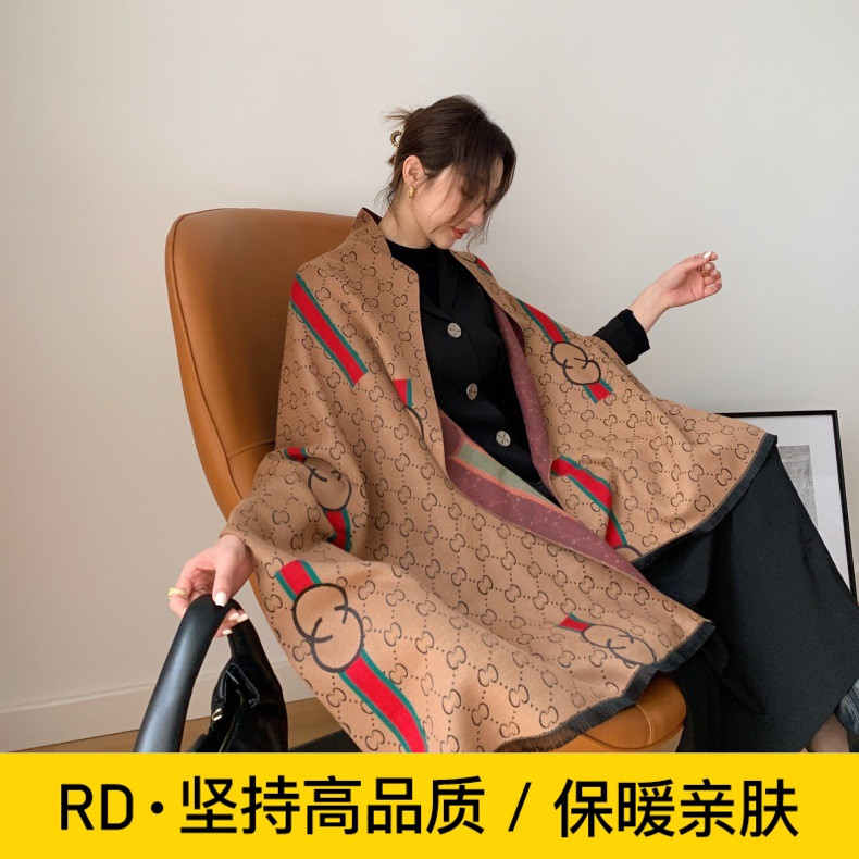 围巾女新款双C字母披肩外搭女士保暖围脖大牌同款时尚潮流午睡毯