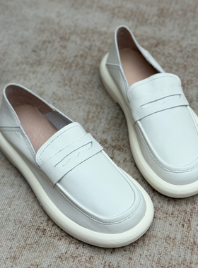 真皮小白鞋新款工作鞋一脚蹬复古女鞋软底宽头懒人舒适休闲乐福鞋