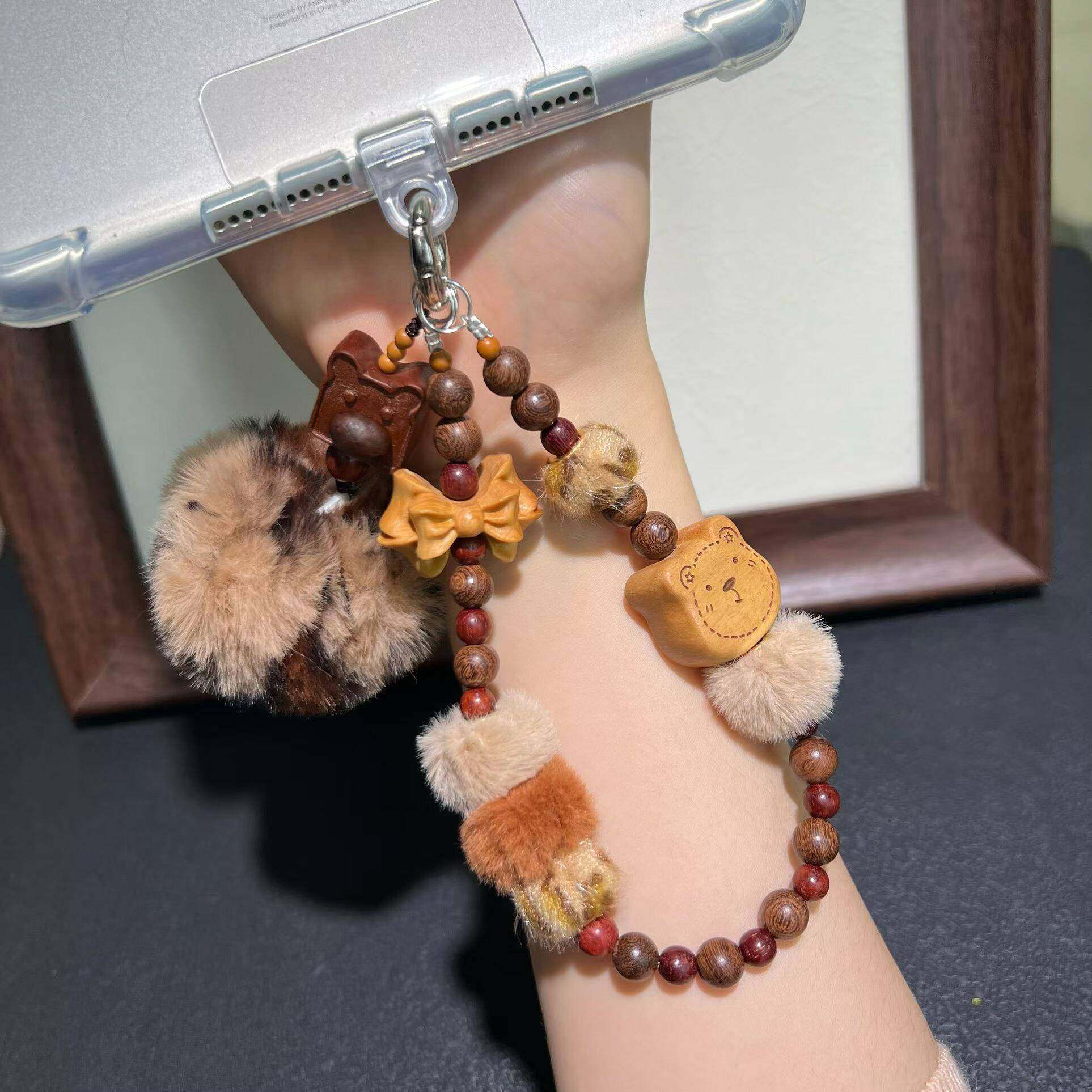 8mm金丝檀手机挂搭配6mm紫檀、崖柏丝带蝴蝶结、老桃木咖啡豆熊