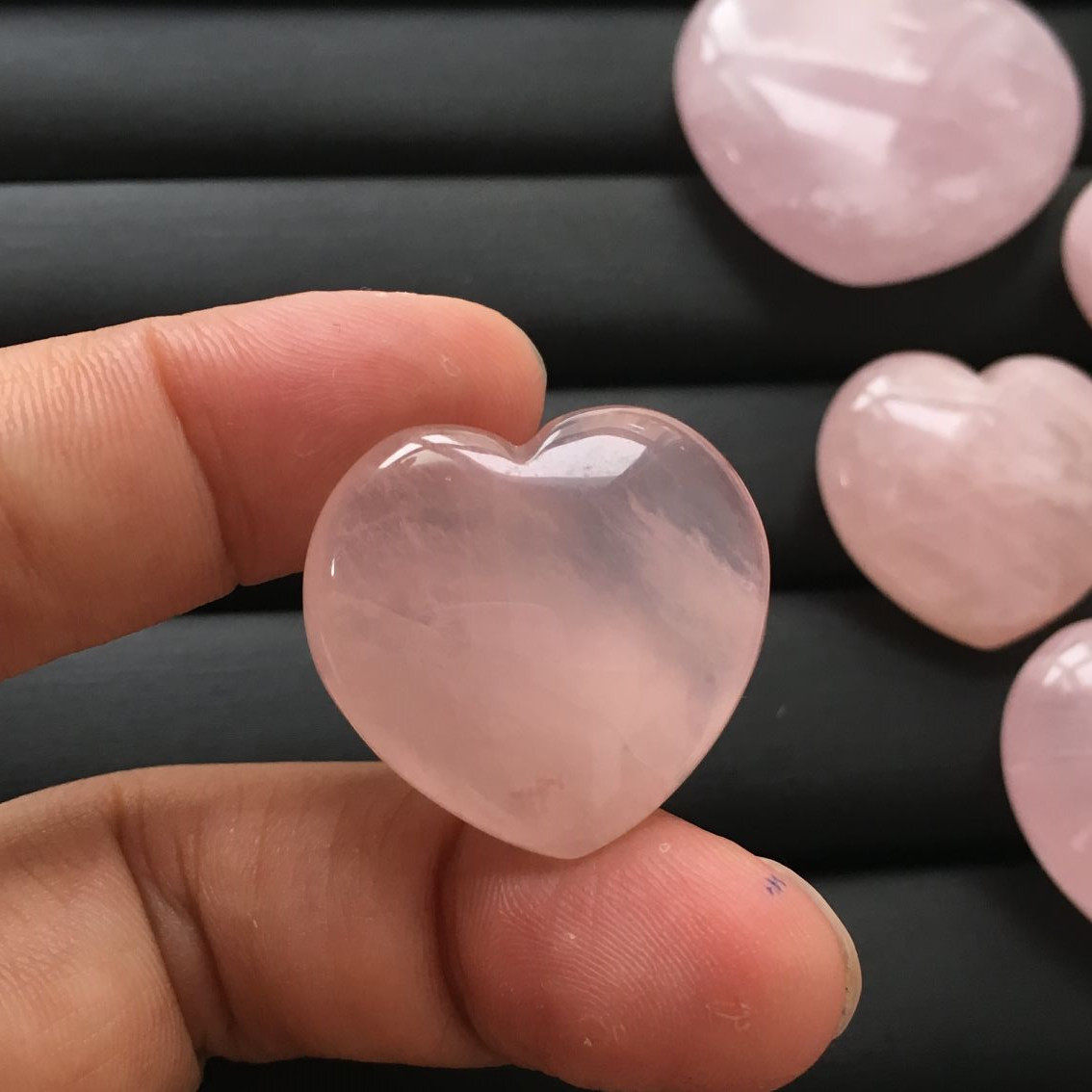 粉丝福利！无孔天然粉水晶双面爱心吊坠裸石编绳绕线 打孔备注