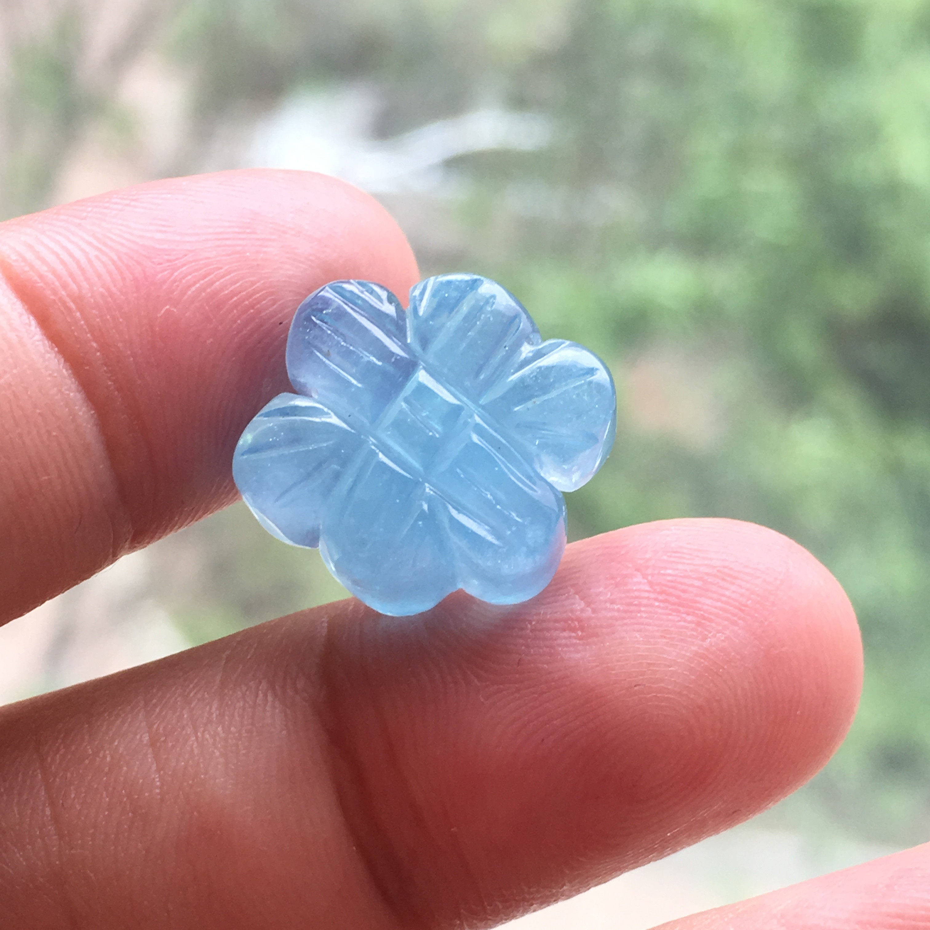 天然海蓝宝(充填)中国结雕刻