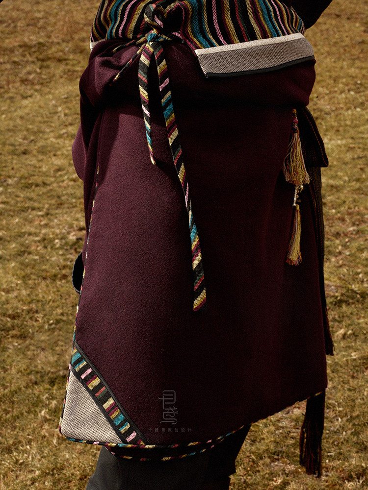 TEN-EYED KITE ORIGINAL DESIGN TIBETAN COSTUME MALE DARK RED TIBETAN ROBE ETHNIC STYLE TRAVEL PHOTO NEW TIBETAN TOURISM