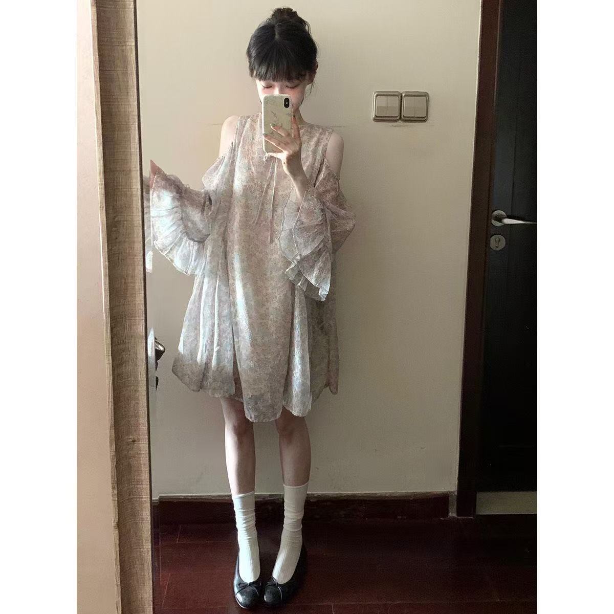 古早日系文艺少女感碎花露肩连衣裙小个子甜美清新宽松荷叶边短裙