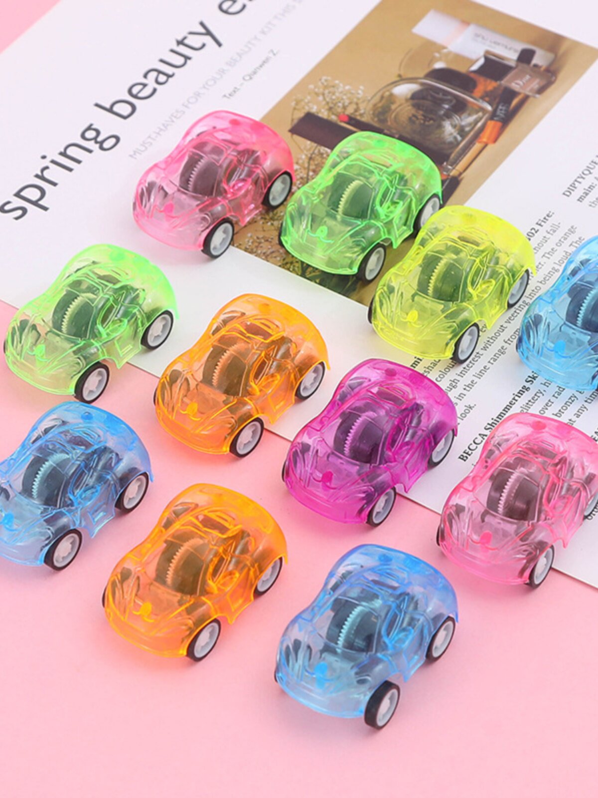 귀여운 소년 장난감 자동차 풀백 자동차 창조적 인 미니 플라스틱 자동차 어린이  장난감 10 위안을 초과하지